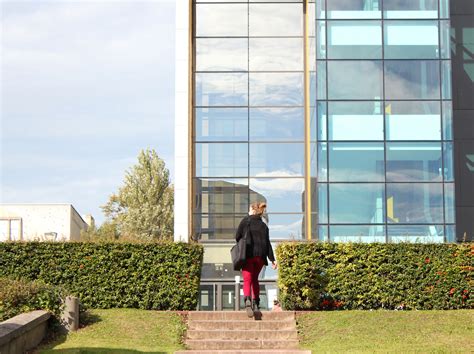 Département des langues étrangères appliquées, Université .